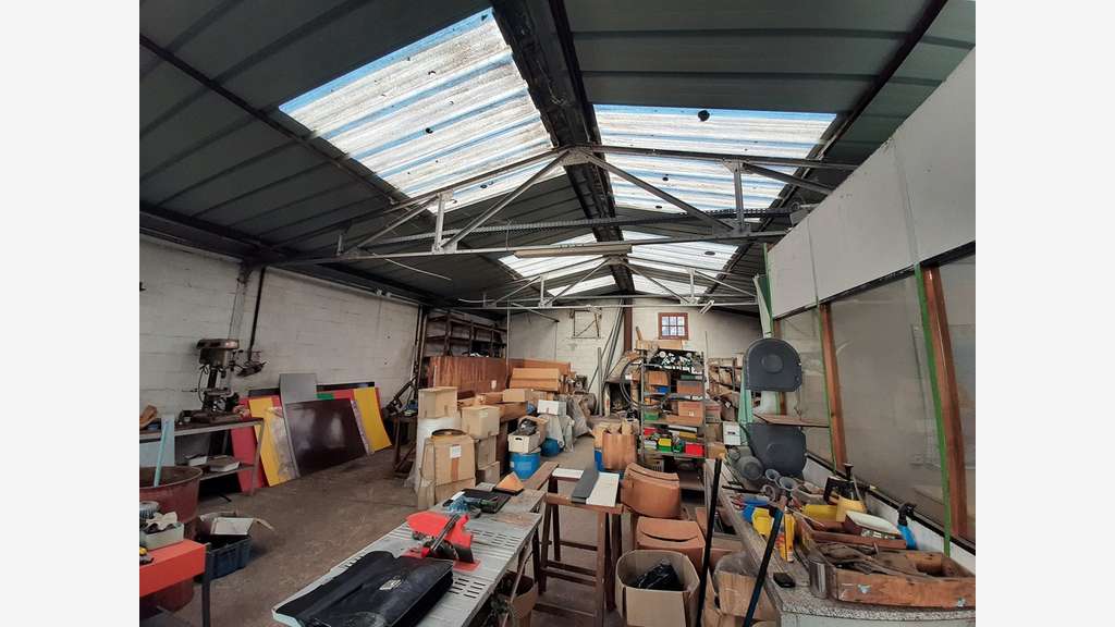 A vendre local d'activité 145m² en za à Nantes