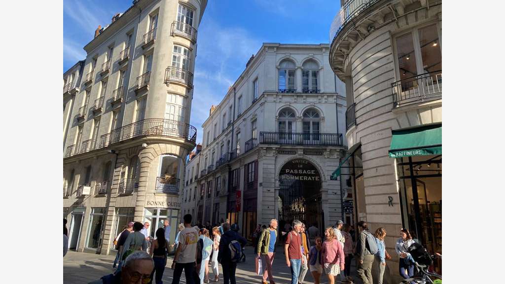 Murs commerciaux libres 87m² à vendre à Nantes