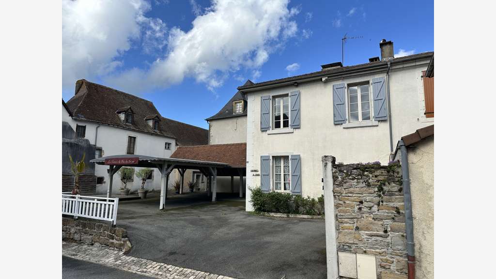 Vente ancien bar avec appartement à Navarrenx