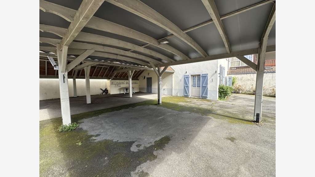 Vente ancien bar avec appartement à Navarrenx