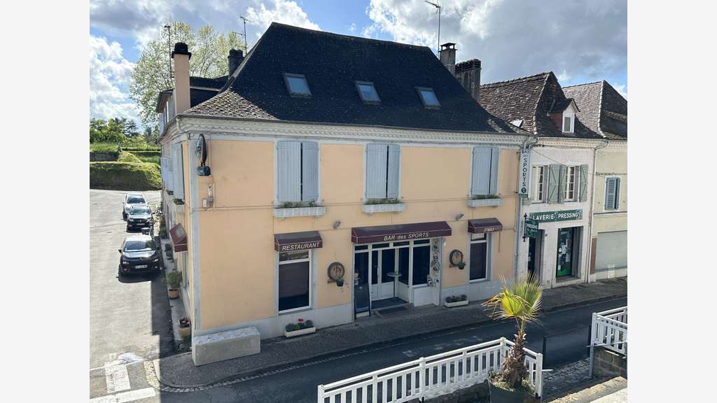 Vente ancien bar avec appartement à Navarrenx