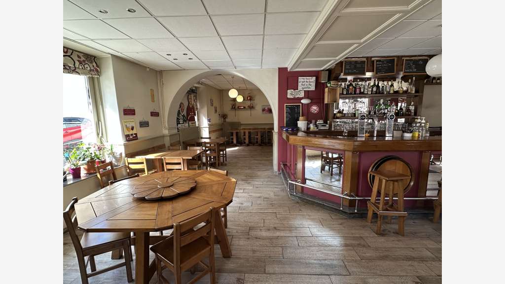 Vente ancien bar avec appartement à Navarrenx