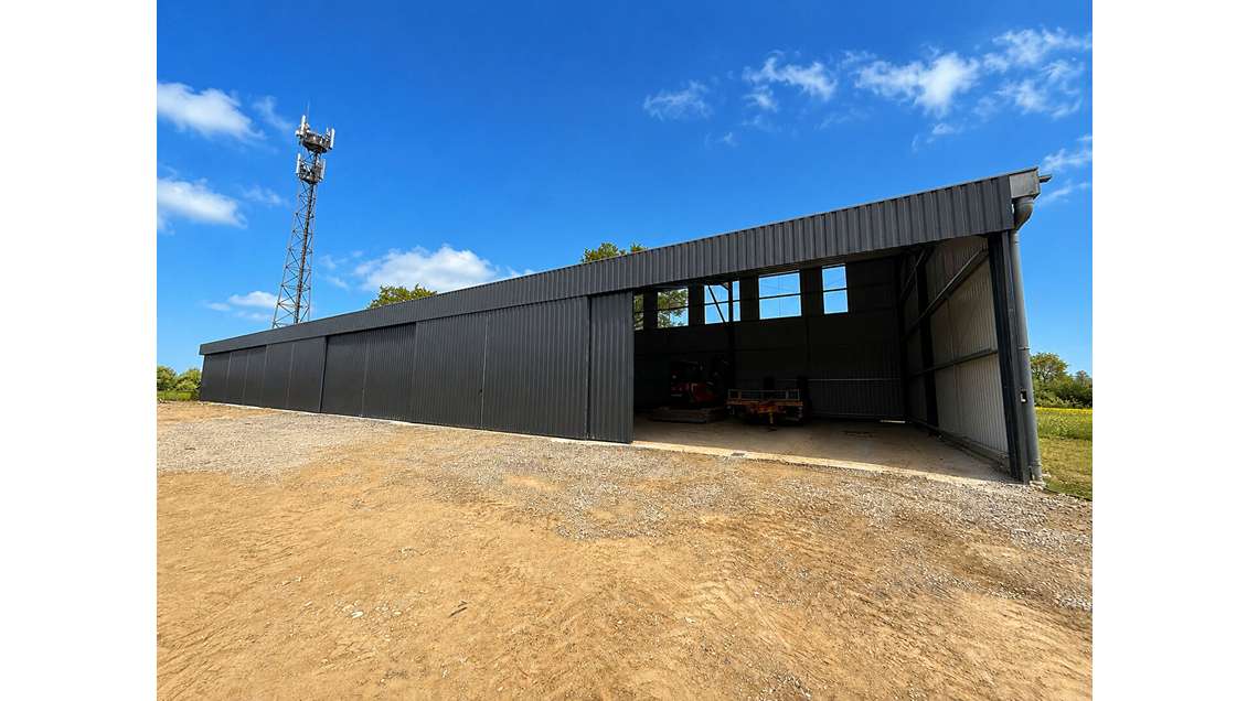 Vente Hangar artisanal de 675m² à Nesmy