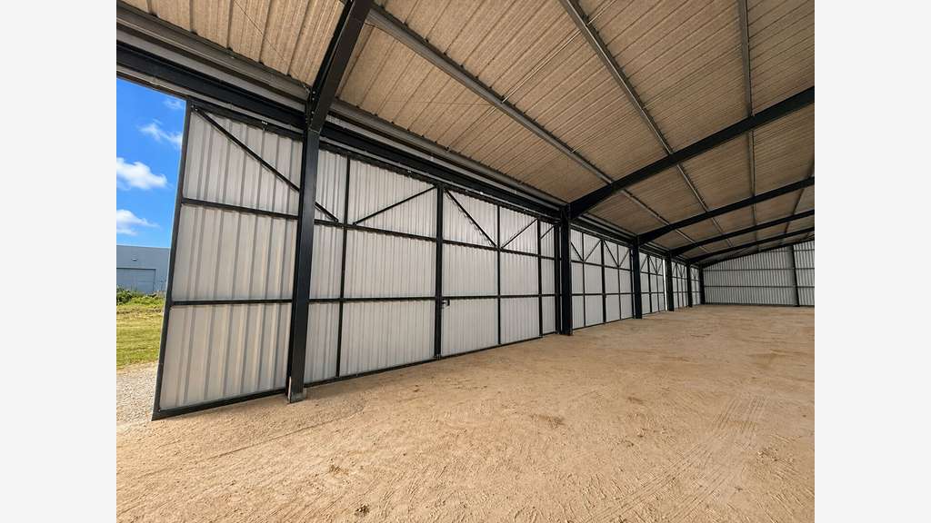 Vente Hangar artisanal de 675m² à Nesmy