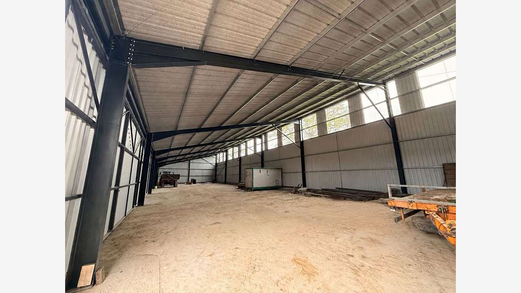 Vente Hangar artisanal de 675m² à Nesmy