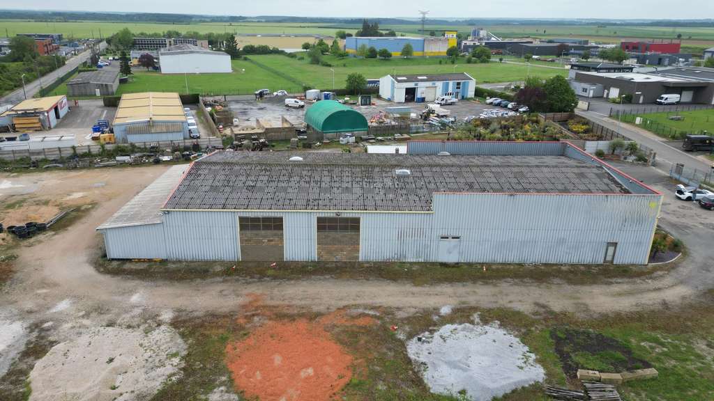 Local en monopropriété à vendre à Nogent-le-Roi