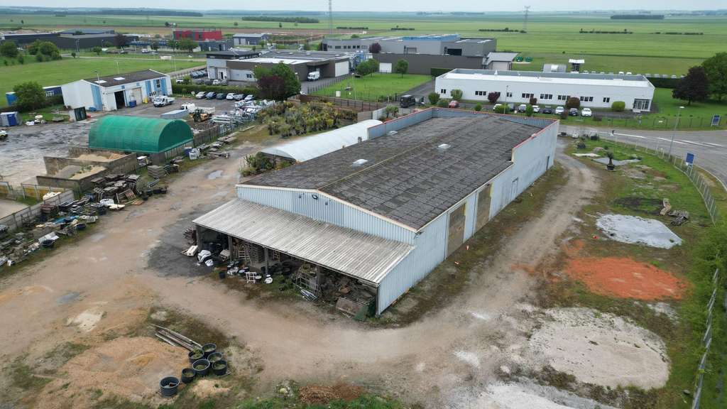 Local en monopropriété à vendre à Nogent-le-Roi