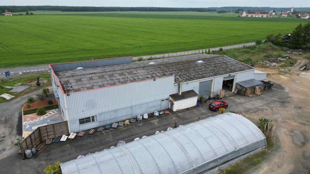 Local en monopropriété à vendre à Nogent-le-Roi