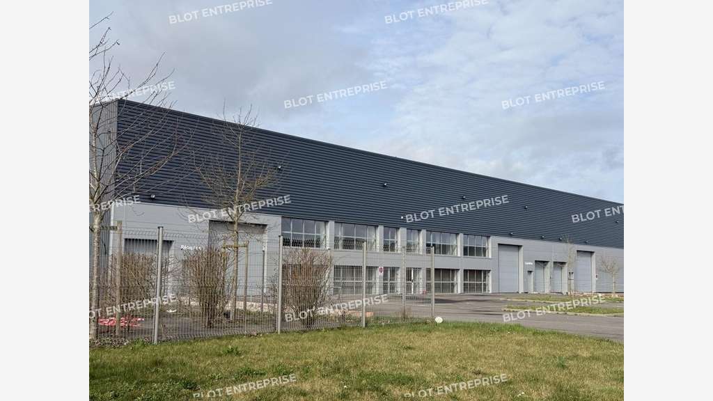 A vendre local d'activités 3190m² Noyal-Châtillon