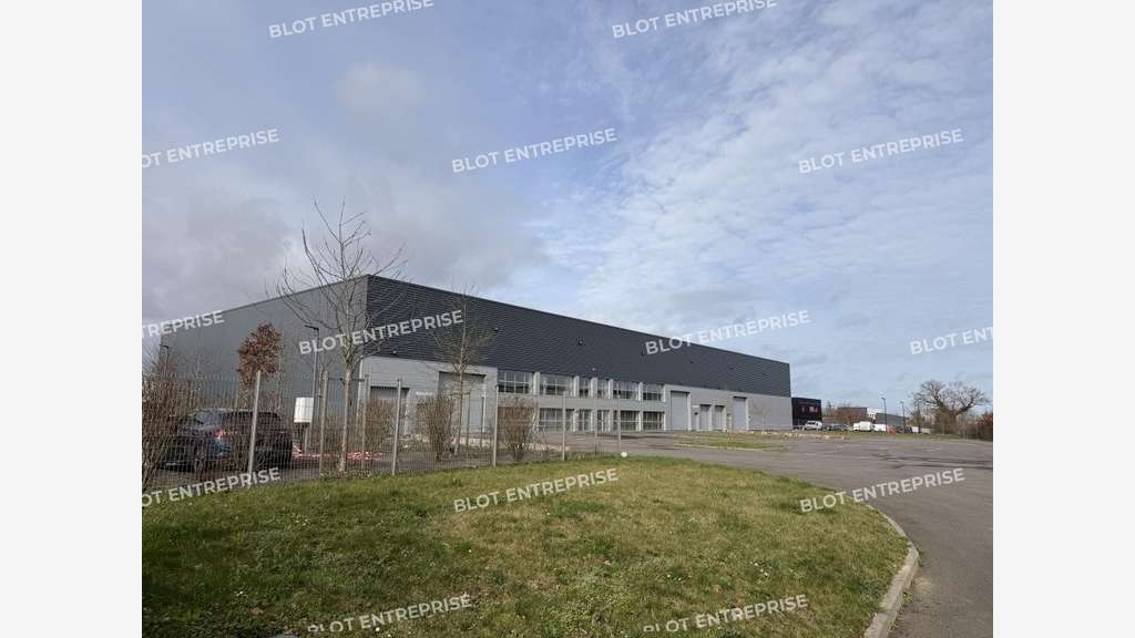 A vendre local d'activités 3190m² Noyal-Châtillon
