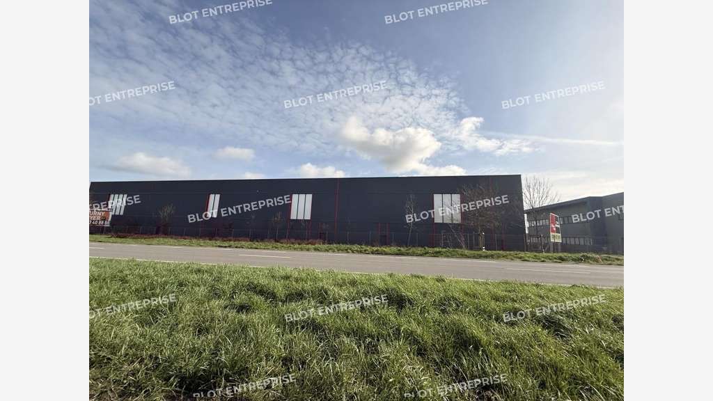 A vendre local d'activités 3190m² Noyal-Châtillon
