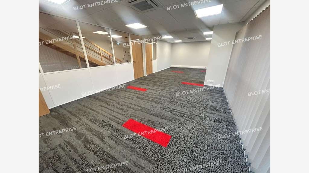 A vendre local d'activités 3190m² Noyal-Châtillon