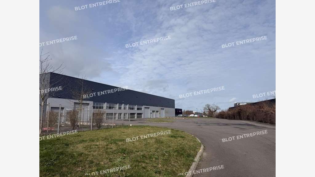 A vendre local d'activités 3190m² Noyal-Châtillon