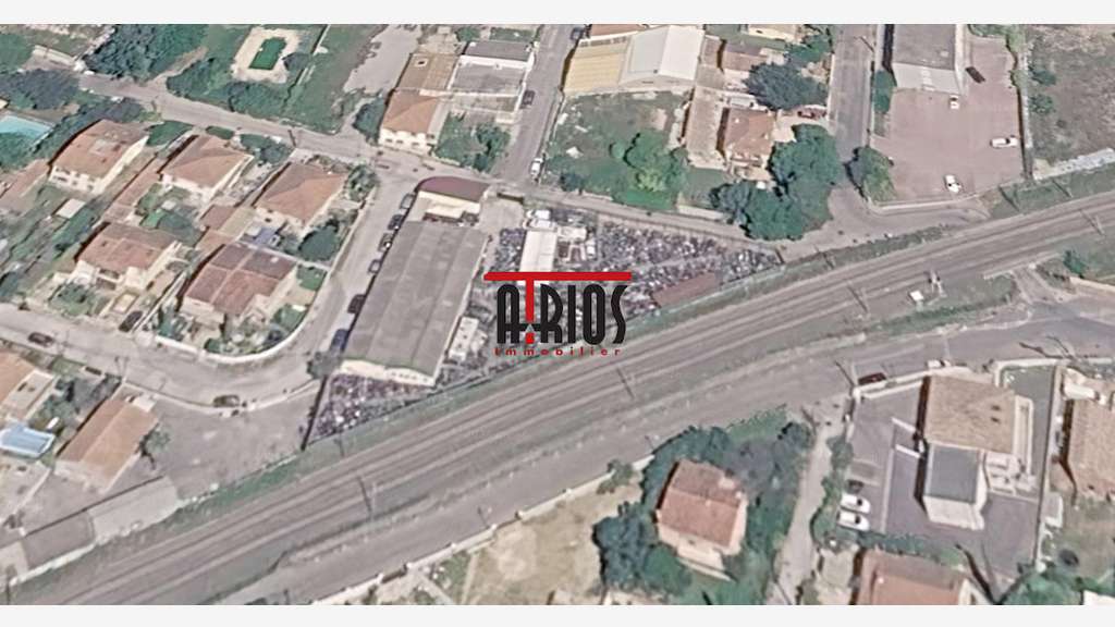 AV entrepôt 500m² sur parcelle de 1941m² Ollioules