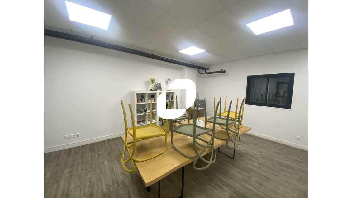 Vente Local d'activité 445m² Osny