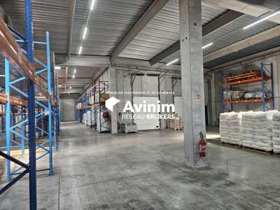 A vendre entrepôt loué de 3000m² à Oyonnax