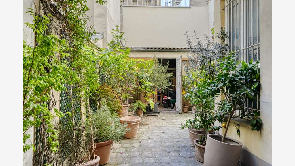 AV local commercial atelier et remise 61m² Paris