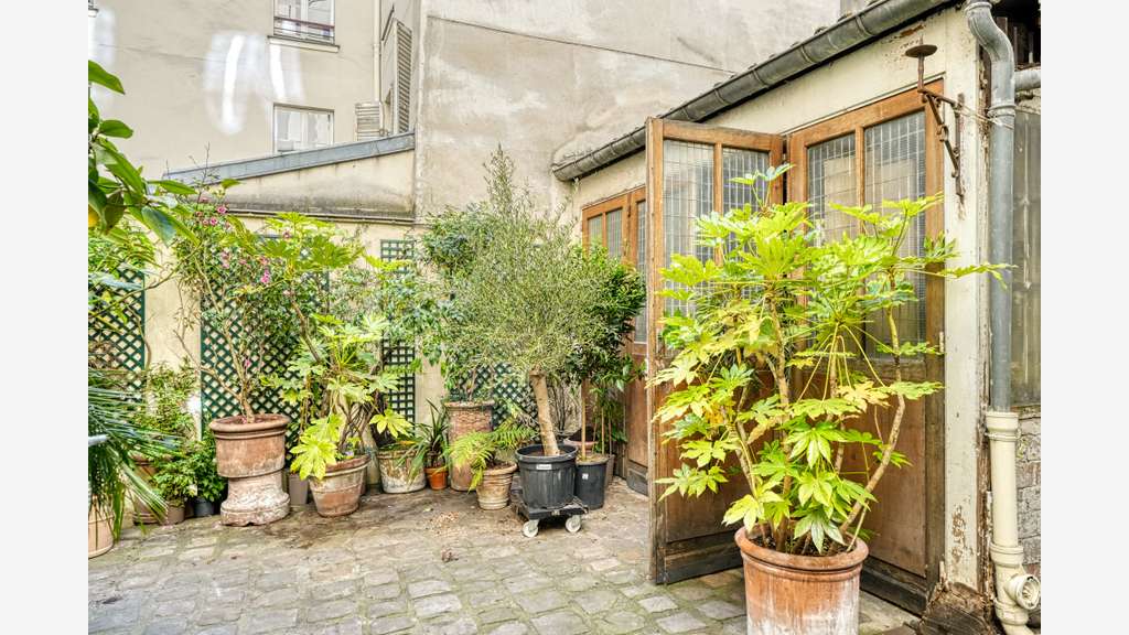 AV local commercial atelier et remise 61m² Paris