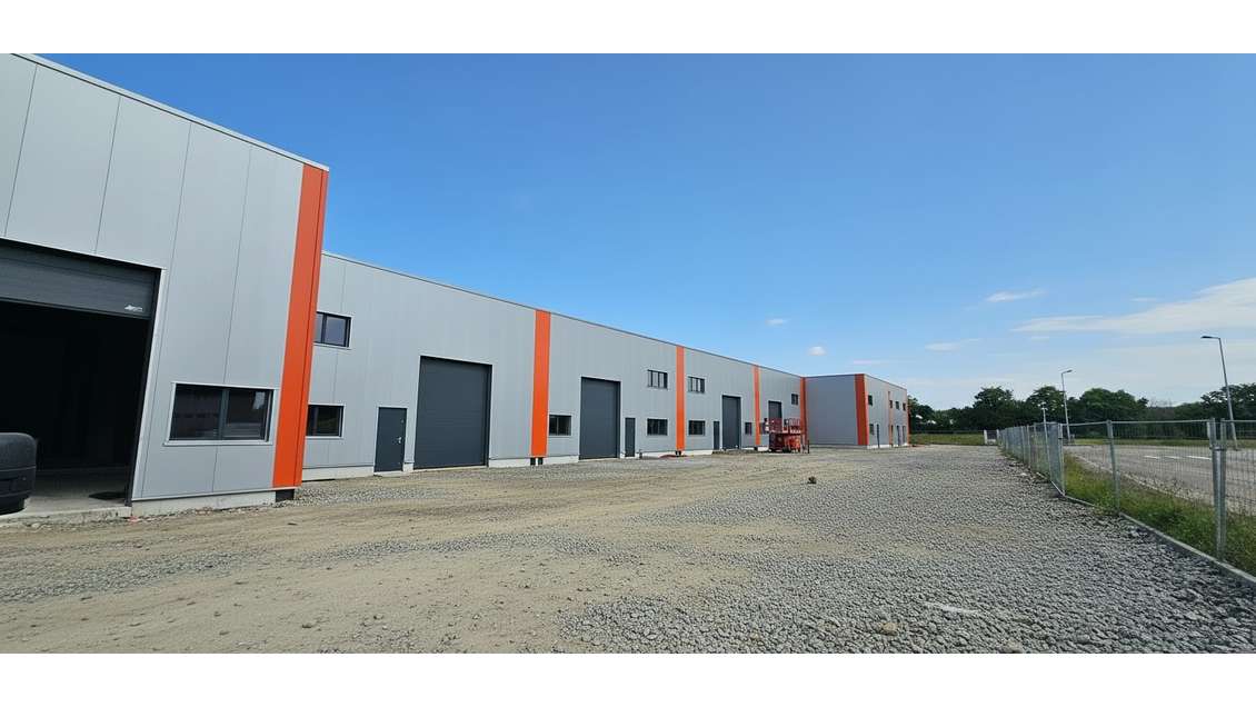 AV cellules d'activités 330m² à Paulx empl strat