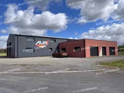 A vendre locaux d'activités bureaux de 650m² Paulx