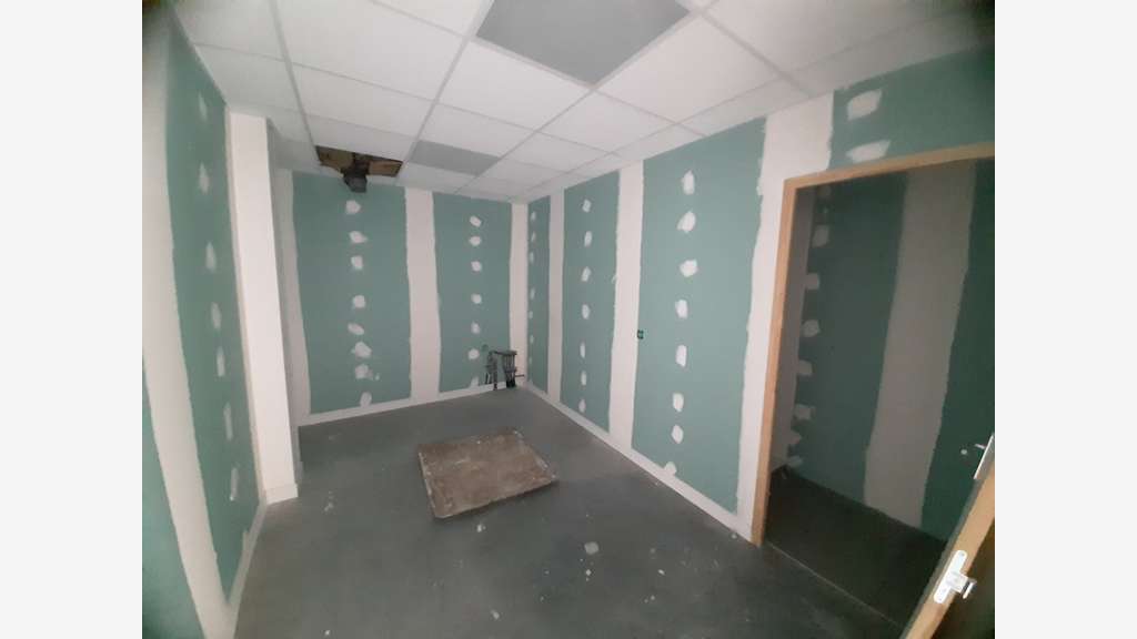 A VENDRE LOCAL ACTIVITES NEUF DE 330 m² env. -