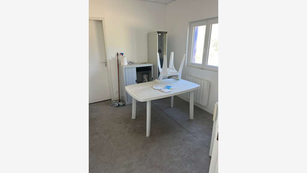 A vendre local d'activité en ZA à Penvénan