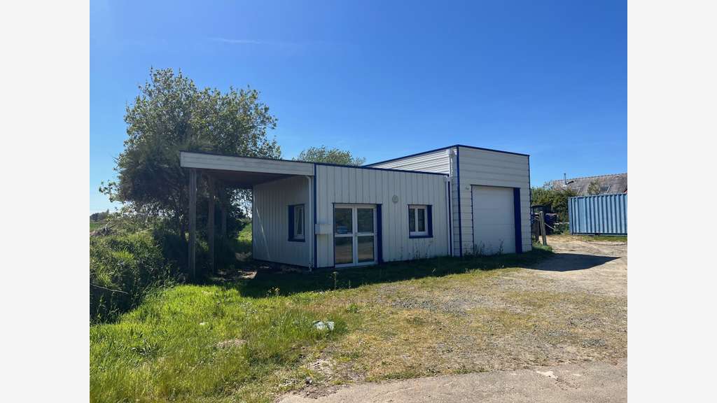 A vendre local d'activité en ZA à Penvénan