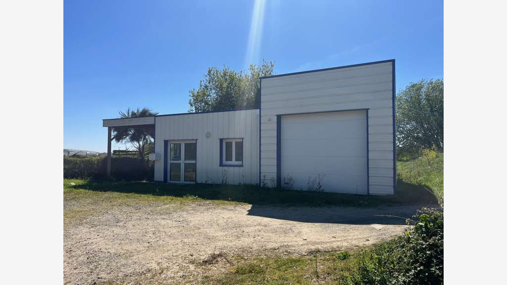 A vendre local d'activité en ZA à Penvénan