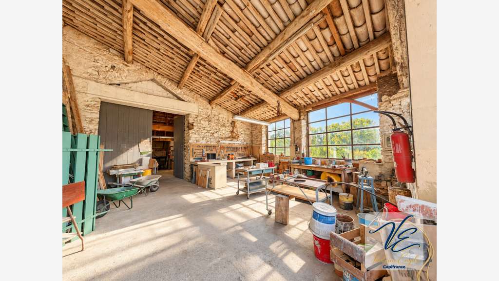 Atelier en pierre à vendre à Pépieux 233m²  