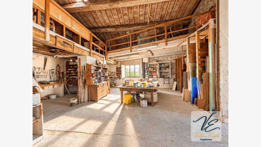 Atelier en pierre à vendre à Pépieux 233m²  