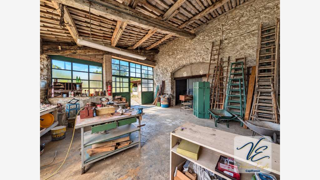 Atelier en pierre à vendre à Pépieux 233m²  