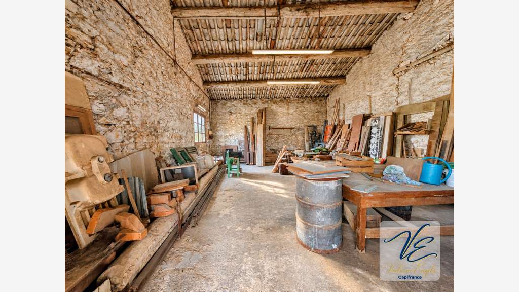 Atelier en pierre à vendre à Pépieux 233m²  