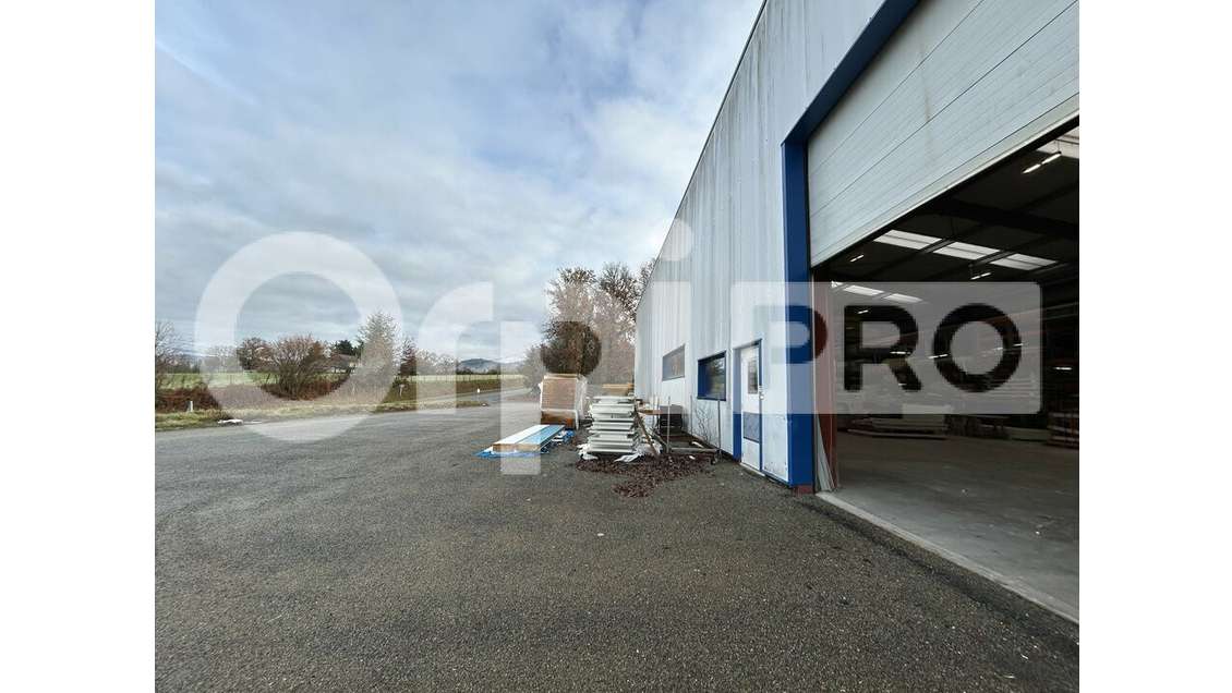 Local d'activité à vendre à Peyrat-le-Château