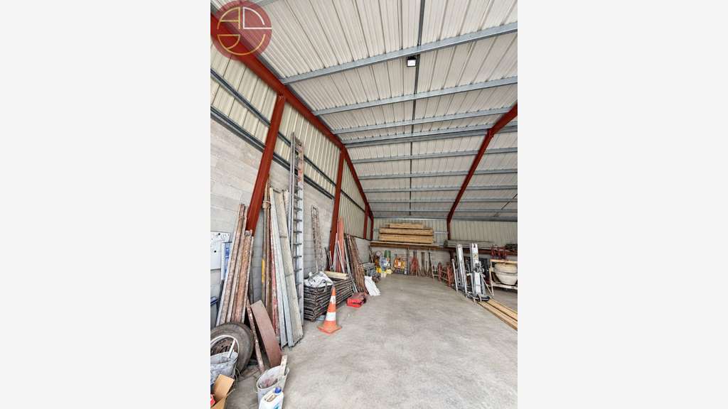 Entrepôt à vendre de 450 m² avec terrain et accès
