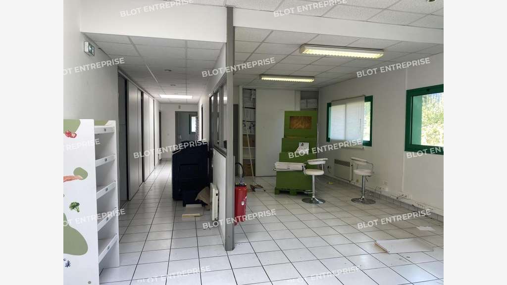 A VENDRE - BATIMENT INDUSTRIEL 1428 m² -