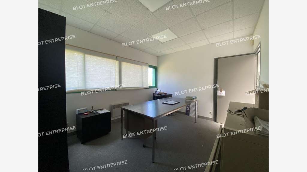 A VENDRE - BATIMENT INDUSTRIEL 1428 m² -