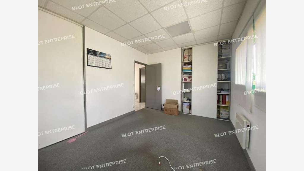 A VENDRE - BATIMENT INDUSTRIEL 1428 m² -