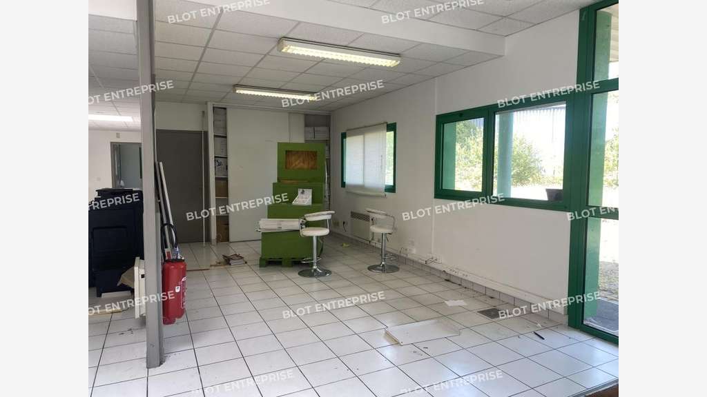 A VENDRE - BATIMENT INDUSTRIEL 1428 m² -