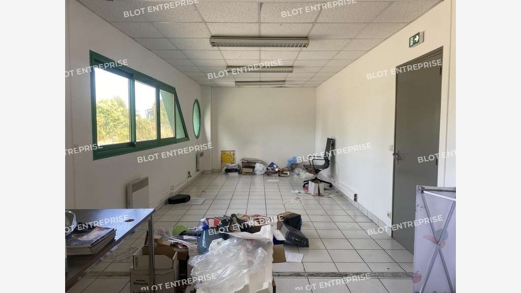 A VENDRE - BATIMENT INDUSTRIEL 1428 m² -