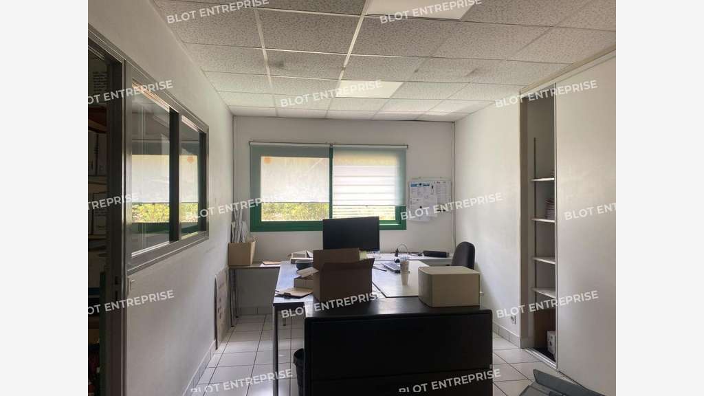 A VENDRE - BATIMENT INDUSTRIEL 1428 m² -
