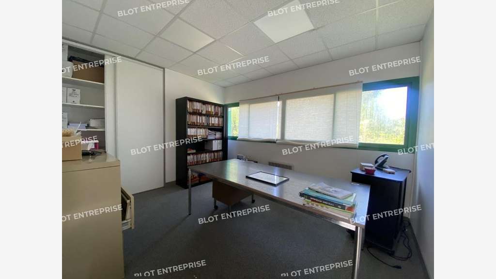 A VENDRE - BATIMENT INDUSTRIEL 1428 m² -