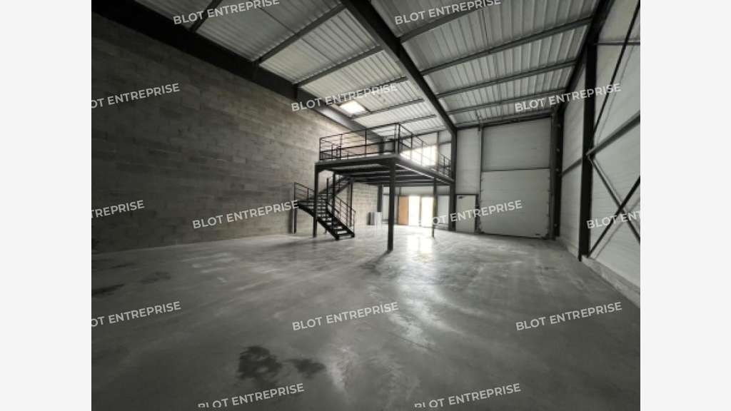 A vendre local d'activités de 195m² à Pleumeleuc