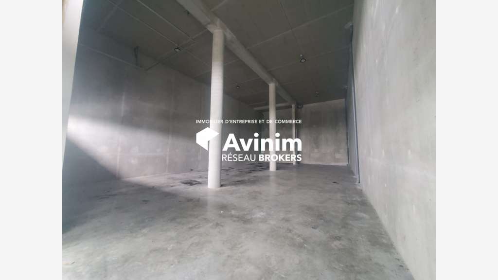 Local artisanal / stockage 220m² à vendre à Poisy 