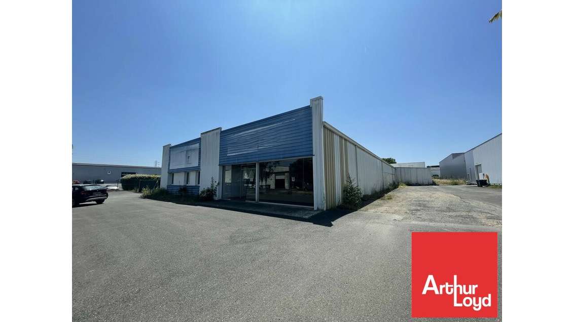 Vente local d'activité 1539m² Poitiers République