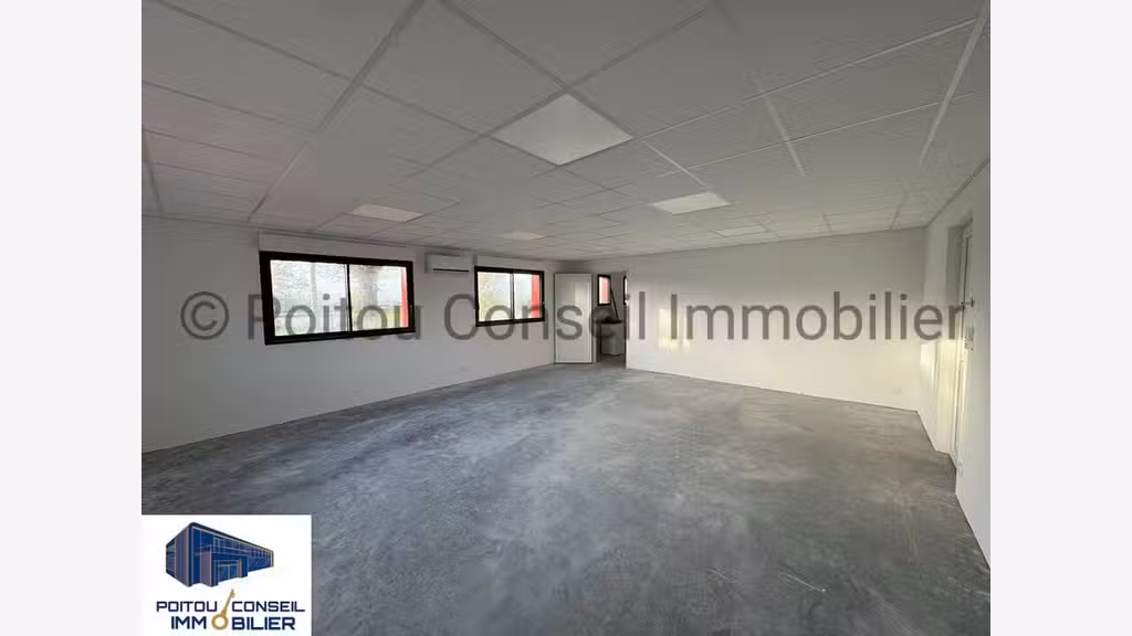 Local d'activité de 350m² à vendre à Pompaire