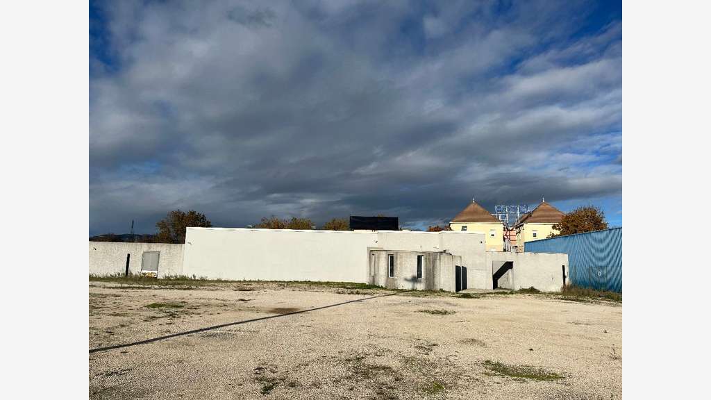 AV local 550m² parcelle 4660m² Portes les Valence