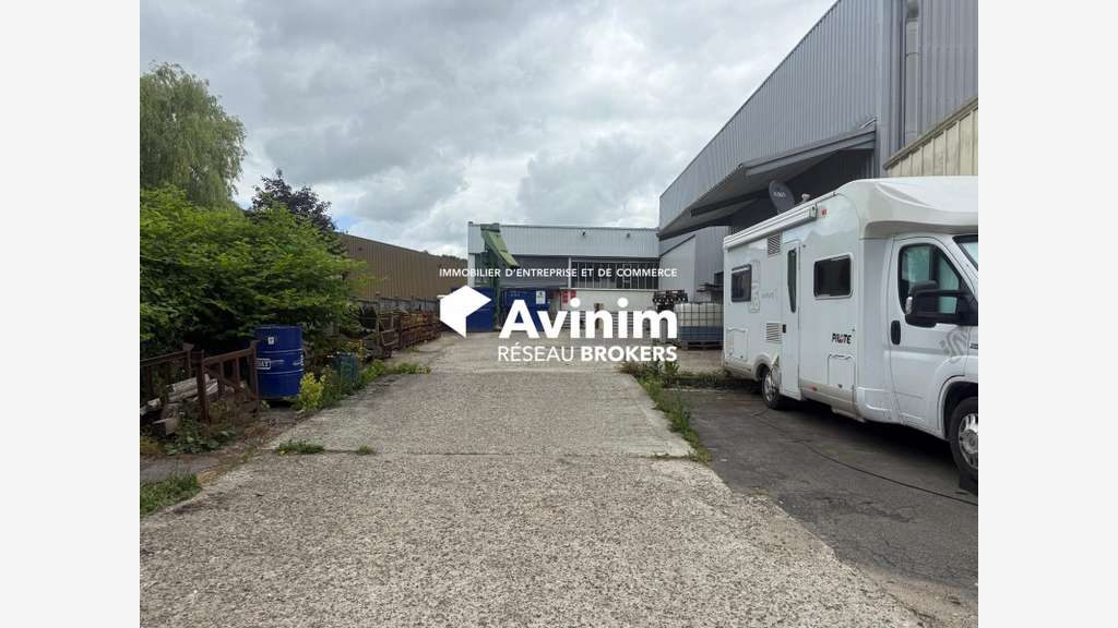 Entrepôt 1850m² sur 2500m² à vendre à Presles