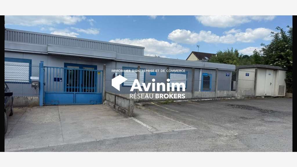 Entrepôt 1850m² sur 2500m² à vendre à Presles
