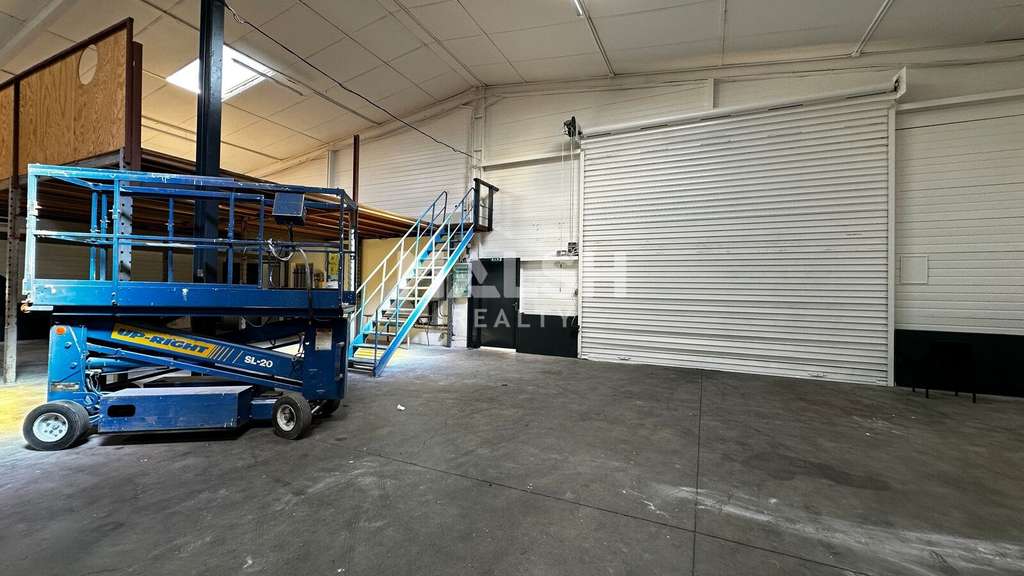 Vente bâtiment d'activités de 620m² à Pusignan