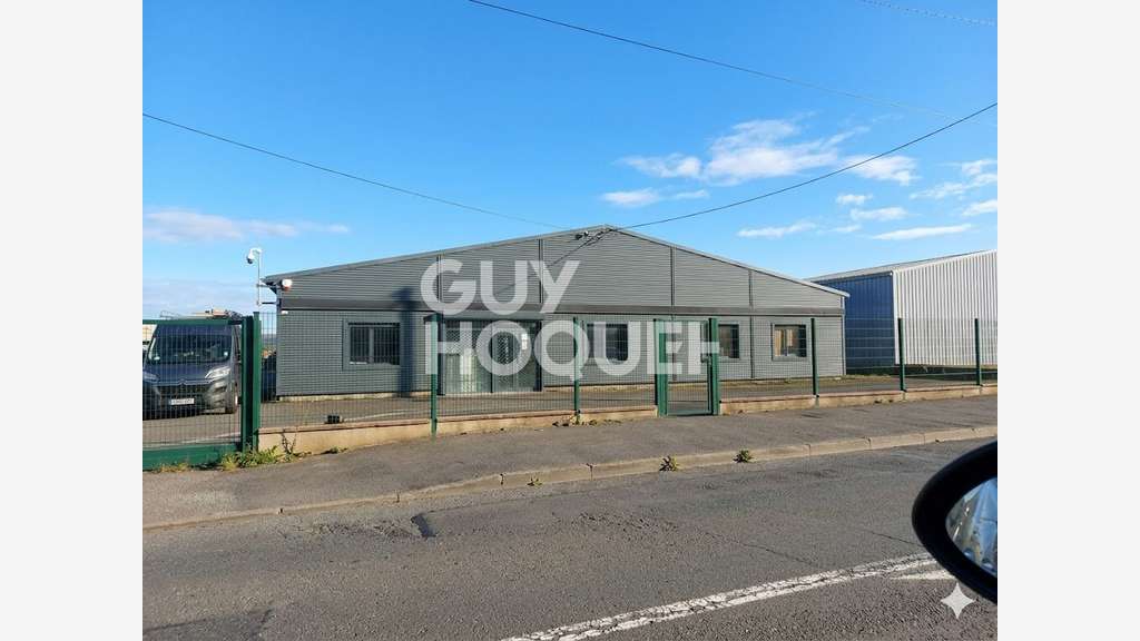 Vente local d'activité mixte 600m² à Quévert